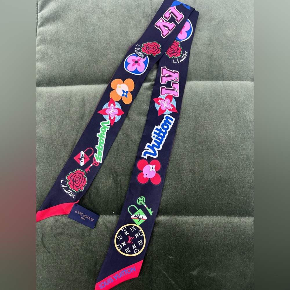 Louis Vuitton Scarve - Black with Multicolor Floral Design Original (REVERSIBLE)